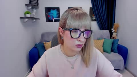 Snapshot of elisabethmills chatting on January 11, 11:12 am Elisabeth online show from January 11, 11:12 am