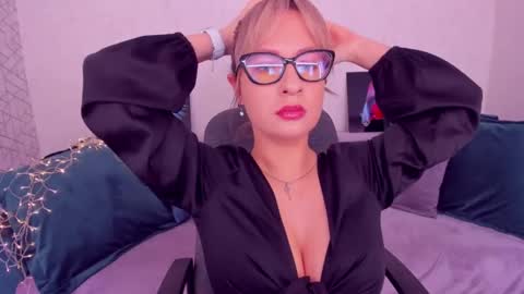 Snapshot of elisabethmills chatting on February 25, 12:03 pm Elisabeth online show from February 25, 12:03 pm