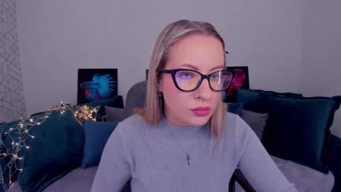 Snapshot of elisabethmills chatting on March 4, 11:51 am Elisabeth online show from March 4, 11:51 am