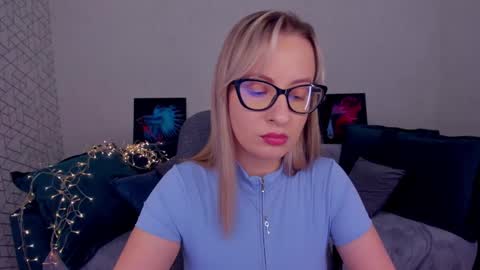 Snapshot of elisabethmills chatting on March 11, 2:29 pm Elisabeth online show from March 11, 2:29 pm