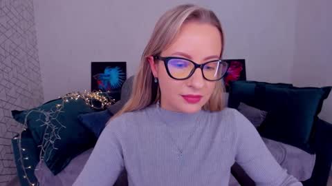 Snapshot of elisabethmills chatting on March 12, 12:47 pm Elisabeth online show from March 12, 12:47 pm