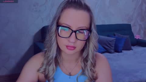 Snapshot of elisabethmills chatting on September 15, 9:15 pm Elisabeth online show from September 15, 9:15 pm