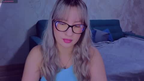 Snapshot of elisabethmills chatting on October 29, 6:20 pm Elisabeth online show from October 29, 6:20 pm