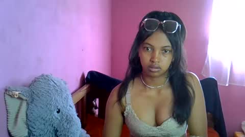 elisah01 online show from May 20, 6:41 am