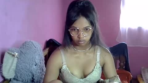 elisah01 online show from June 1, 5:31 am