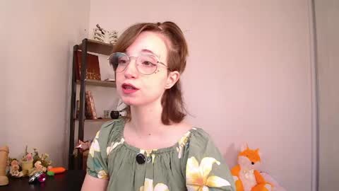 Snapshot of elise_nyx chatting on June 3, 11:57 am elise_nyx online show from June 3, 11:57 am