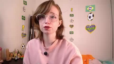 Snapshot of elise_nyx chatting on June 12, 11:31 am elise_nyx online show from June 12, 11:31 am