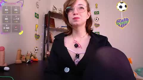 Snapshot of elise_nyx chatting on June 18, 1:48 pm elise_nyx online show from June 18, 1:48 pm