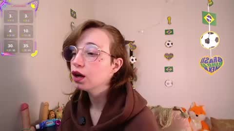 Snapshot of elise_nyx chatting on June 23, 12:47 pm elise_nyx online show from June 23, 12:47 pm