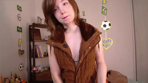 Snapshot of elise_nyx chatting on June 26, 1:04 pm elise_nyx online show from June 26, 1:04 pm