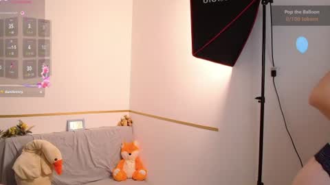 Snapshot of elise_nyx chatting on July 23, 8:18 pm elise_nyx online show from July 23, 8:18 pm
