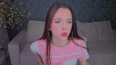 Snapshot of elise_robbie chatting on May 19, 5:19 pm Elise online show from May 19, 5:19 pm