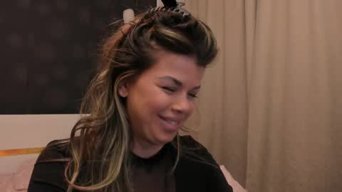 Elly online show from April 8, 9:48 pm