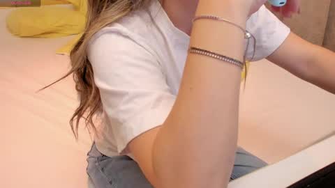 Snapshot of elisetyler89 chatting on May 4, 8:05 pm Elly online show from May 4, 8:05 pm