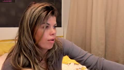 Snapshot of elisetyler89 chatting on May 7, 9:09 pm Elly online show from May 7, 9:09 pm
