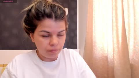 Snapshot of elisetyler89 chatting on May 11, 7:58 am Elly online show from May 11, 7:58 am
