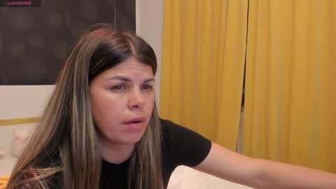 Snapshot of elisetyler89 chatting on June 8, 7:25 pm Elly online show from June 8, 7:25 pm
