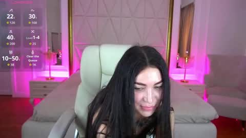 Snapshot of elisevelour chatting on April 22, 12:28 pm elisevelour online show from April 22, 12:28 pm