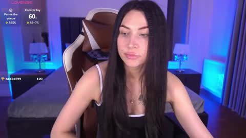 Snapshot of elisevelour chatting on April 29, 1:37 pm elisevelour online show from April 29, 1:37 pm