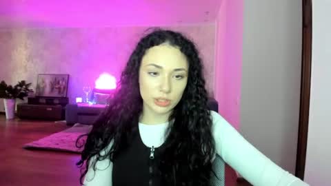 Snapshot of elisskriter chatting on July 1, 1:34 pm Eliss online show from July 1, 1:34 pm