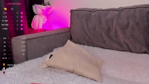 Eliss  online show from April 18, 7:07 pm