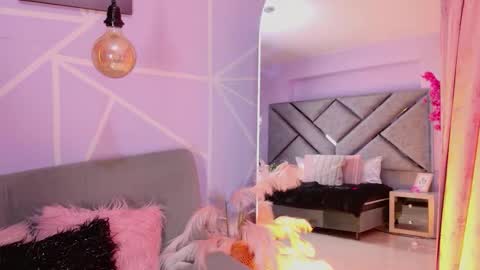 elit noa online show from February 7, 7:50 pm