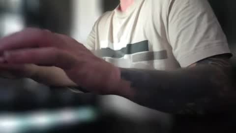 Snapshot of elitegangster24 chatting on July 25, 7:22 pm elitegangster24 online show from July 25, 7:22 pm