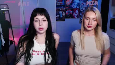 Ari online show from October 10, 1:43 pm