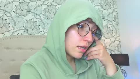 Eliza online show from April 17, 7:39 pm