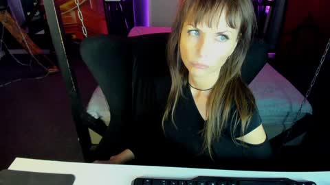 Snapshot of elizabe_th chatting on February 1, 9:19 pm Elizabethangel online show from February 1, 9:19 pm