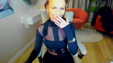 Snapshot of elizabe_th chatting on February 16, 7:26 am Elizabethangel online show from February 16, 7:26 am