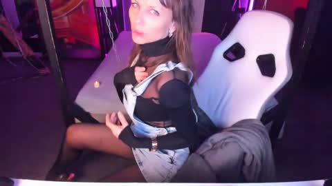 Snapshot of elizabe_th chatting on February 18, 10:38 am Elizabethangel online show from February 18, 10:38 am