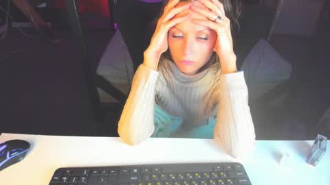 Snapshot of elizabe_th chatting on March 6, 2:40 pm Elizabethangel online show from March 6, 2:40 pm