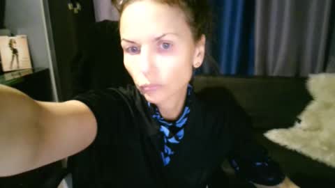 Snapshot of elizabe_th chatting on October 15, 5:46 pm Elizabethangel online show from October 15, 5:46 pm