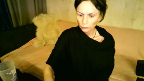 Snapshot of elizabe_th chatting on October 18, 8:53 pm Elizabethangel online show from October 18, 8:53 pm