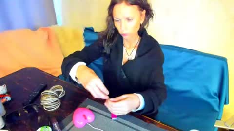 Snapshot of elizabe_th chatting on June 24, 1:37 am Elizabethangel online show from June 24, 1:37 am