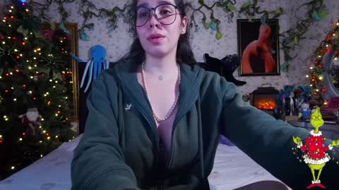 Elizabeth online show from December 23, 1:13 pm