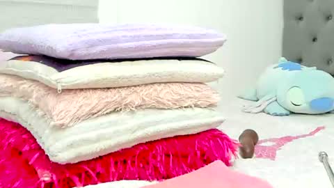 Snapshot of elizabeth_18_ chatting on July 19, 5:00 am ELIZA online show from July 19, 5:00 am