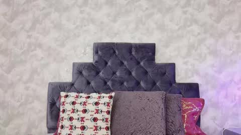 Elizabeth online show from March 3, 10:48 pm