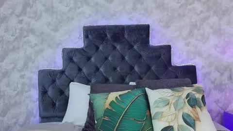 Elizabeth online show from April 16, 9:39 pm