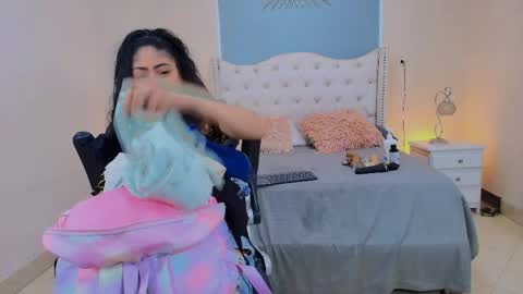 Snapshot of elizabeth_santos1 chatting on April 21, 12:56 am Elizabeth online show from April 21, 12:56 am