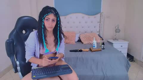 Snapshot of elizabeth_santos1 chatting on May 16, 12:40 am Elizabeth online show from May 16, 12:40 am