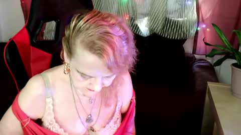 Snapshot of elizabethmonro chatting on June 7, 4:44 pm Hellomy name is Liset Monroe online show from June 7, 4:44 pm