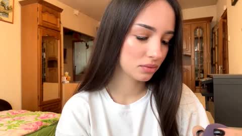 Mia online show from November 24, 10:26 am