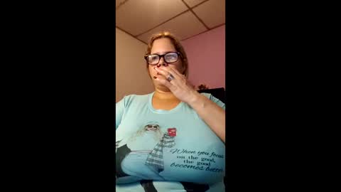 Snapshot of elizabethtaylor1 chatting on April 26, 11:13 pm Elizabeth online show from April 26, 11:13 pm
