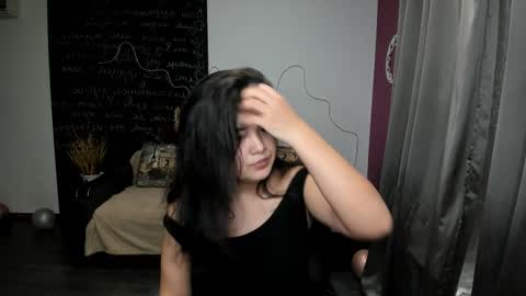 Elizabeth online show from March 18, 6:44 pm