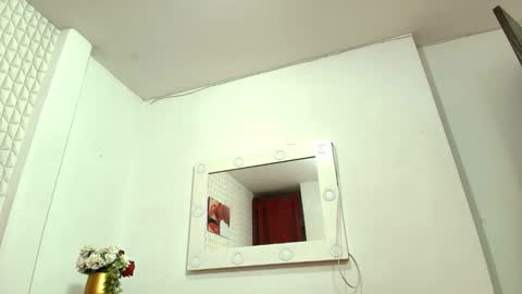 elizabetth_roman online show from February 7, 8:45 pm