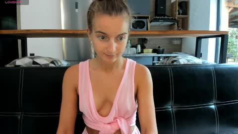 Snapshot of elizsweet chatting on April 24, 9:01 am Eliz online show from April 24, 9:01 am