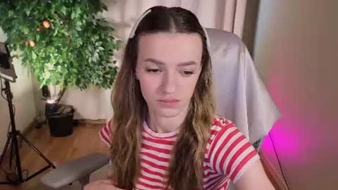 Snapshot of elizzza_ chatting on July 4, 5:13 am elizzza_ online show from July 4, 5:13 am