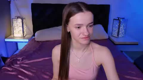 Snapshot of elizzza_ chatting on July 14, 10:21 am elizzza_ online show from July 14, 10:21 am